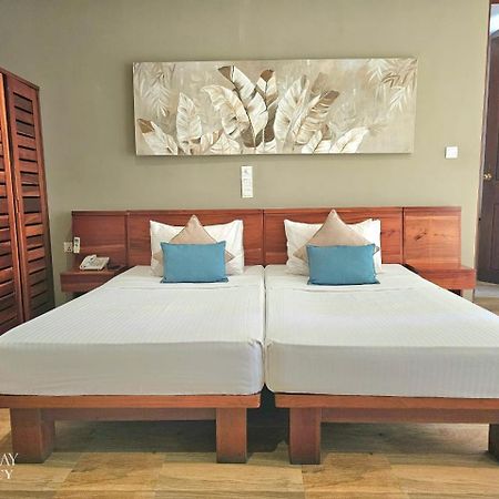 Oak Ray Regency Hotel Kandy Exterior photo