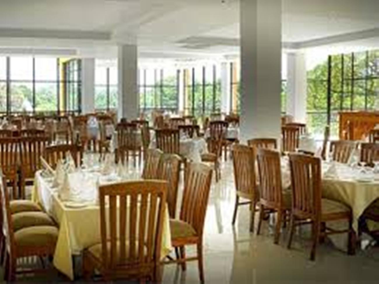 Oak Ray Regency Hotel Kandy Exterior photo