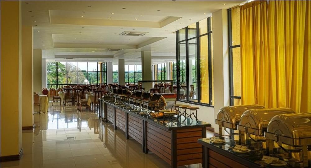 Oak Ray Regency Hotel Kandy Exterior photo
