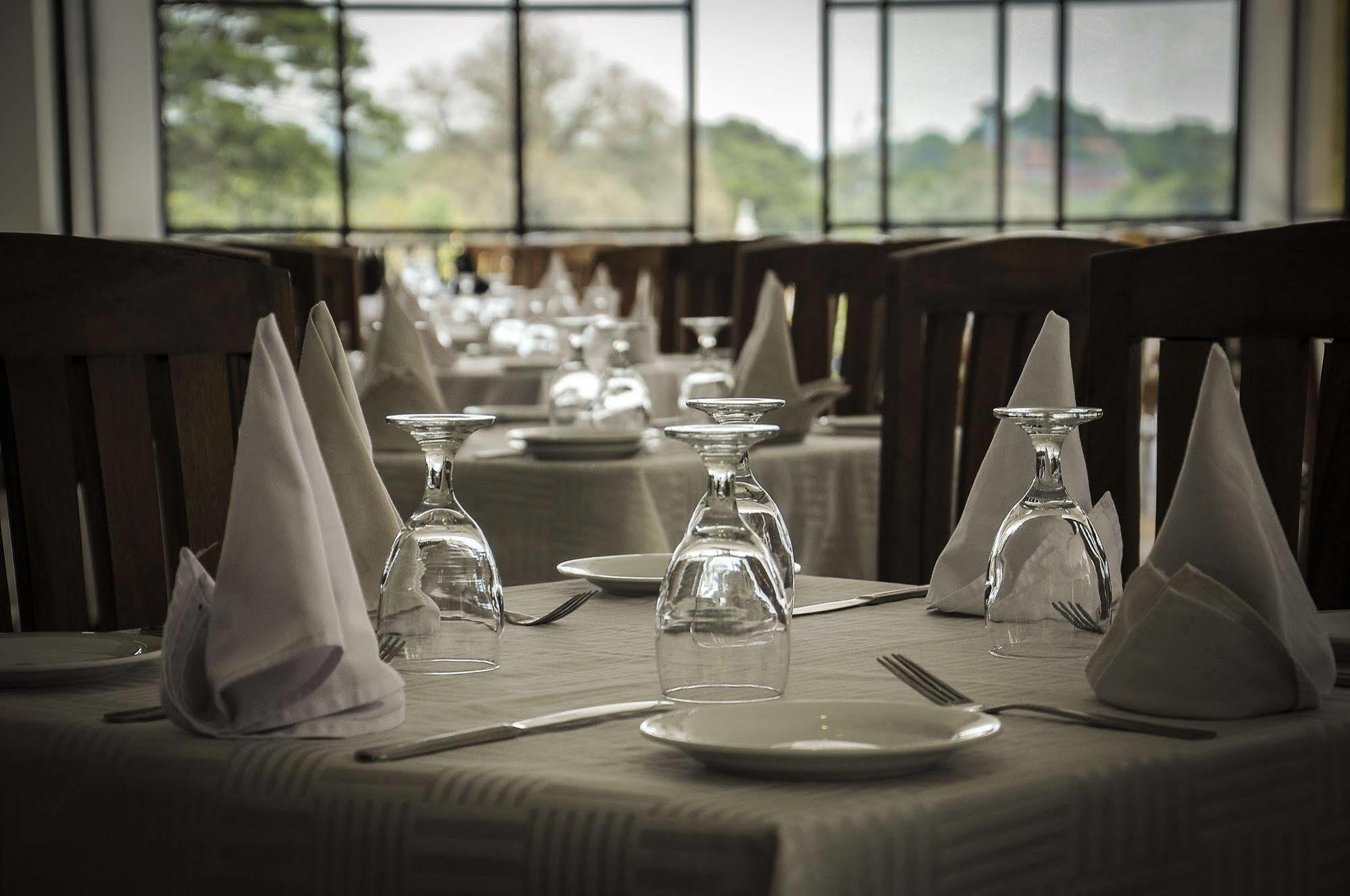 Oak Ray Regency Hotel Kandy Exterior photo